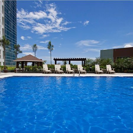 Quest Serviced Residences Cebu Esterno foto