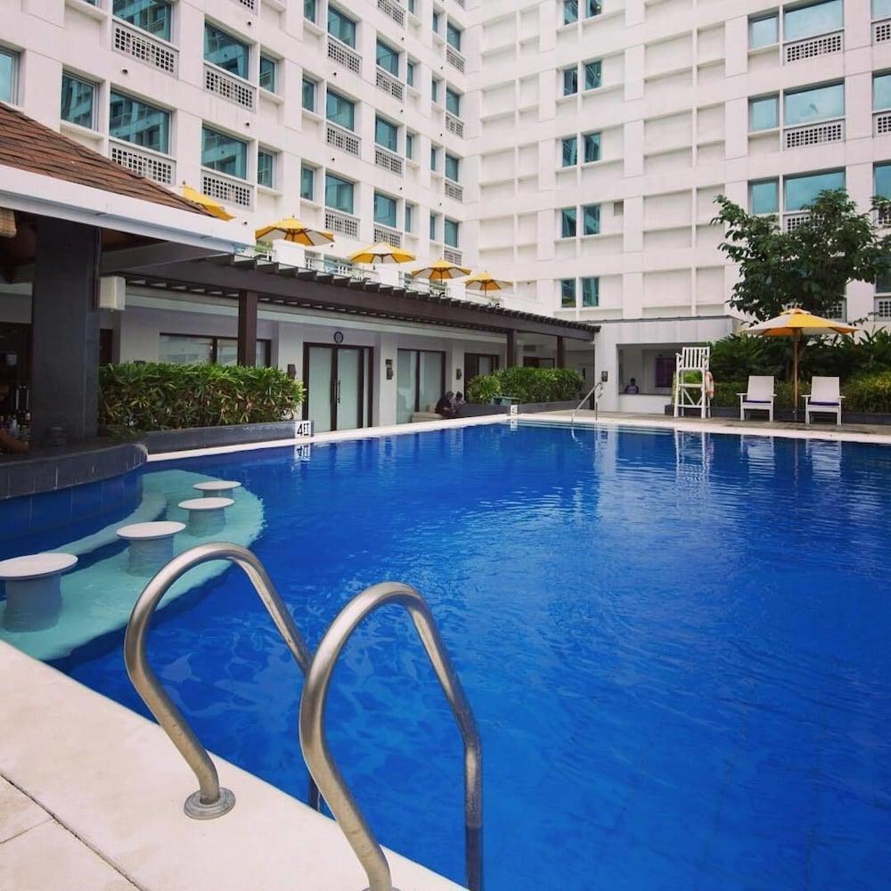 Quest Serviced Residences Cebu Esterno foto
