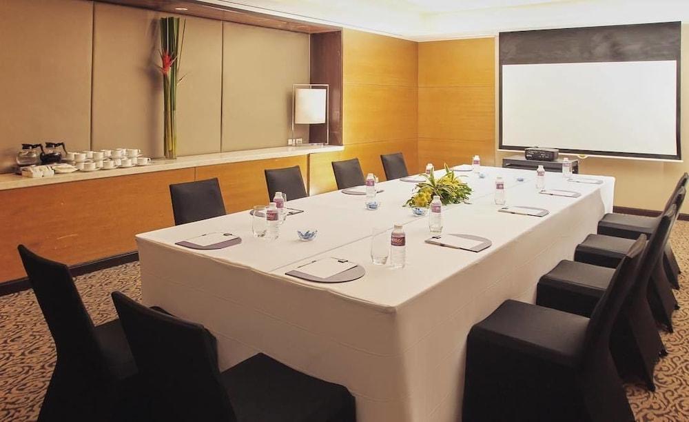 Quest Serviced Residences Cebu Esterno foto