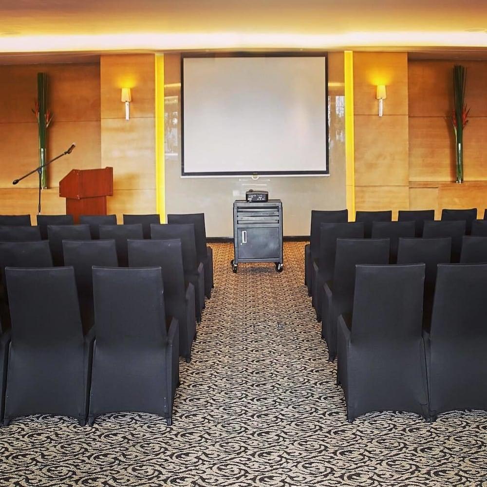 Quest Serviced Residences Cebu Esterno foto