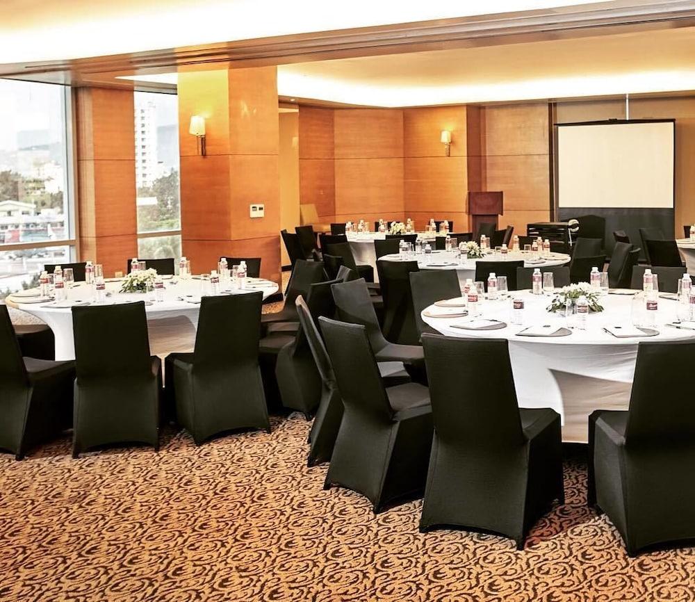 Quest Serviced Residences Cebu Esterno foto