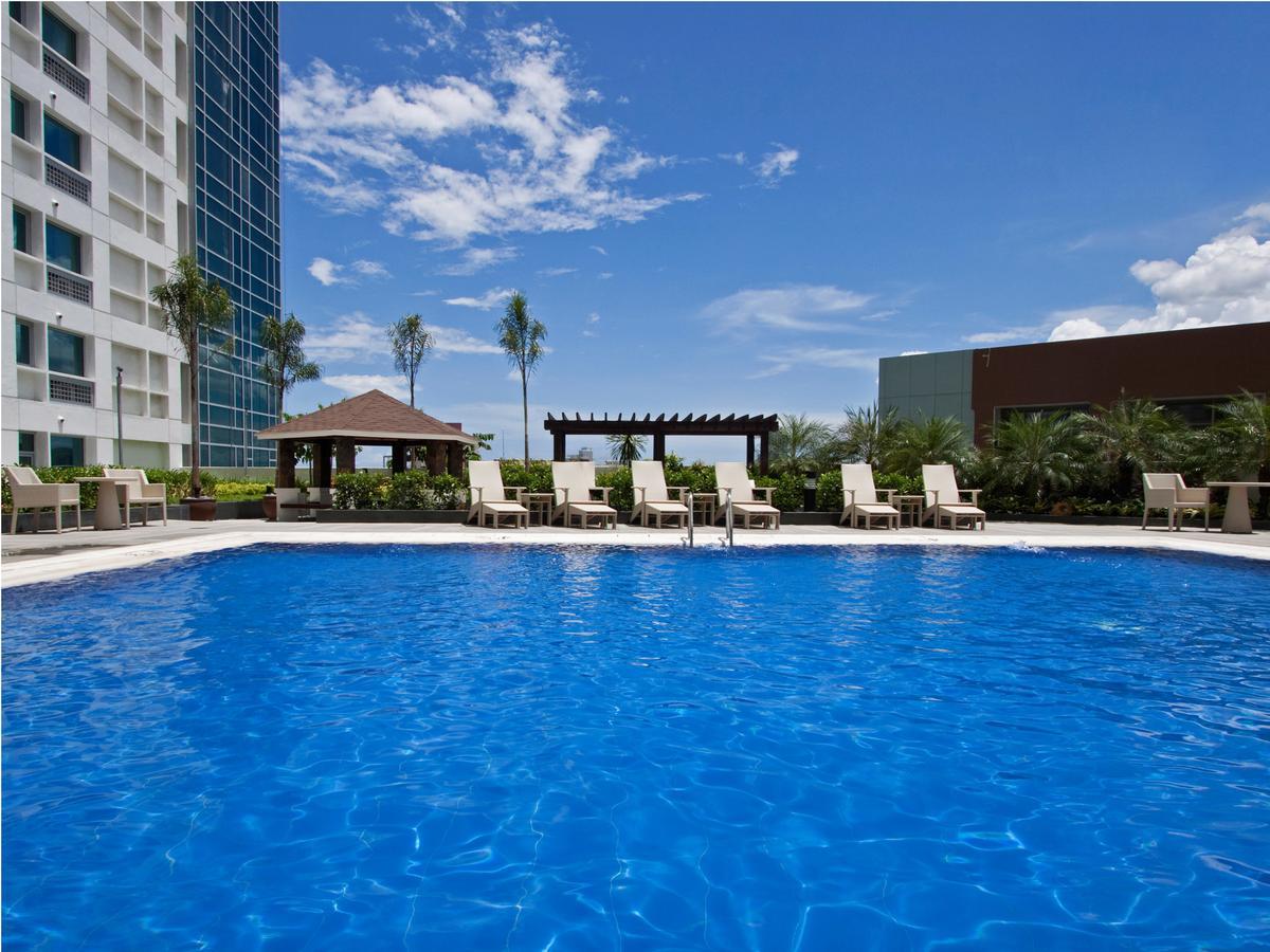 Quest Serviced Residences Cebu Esterno foto