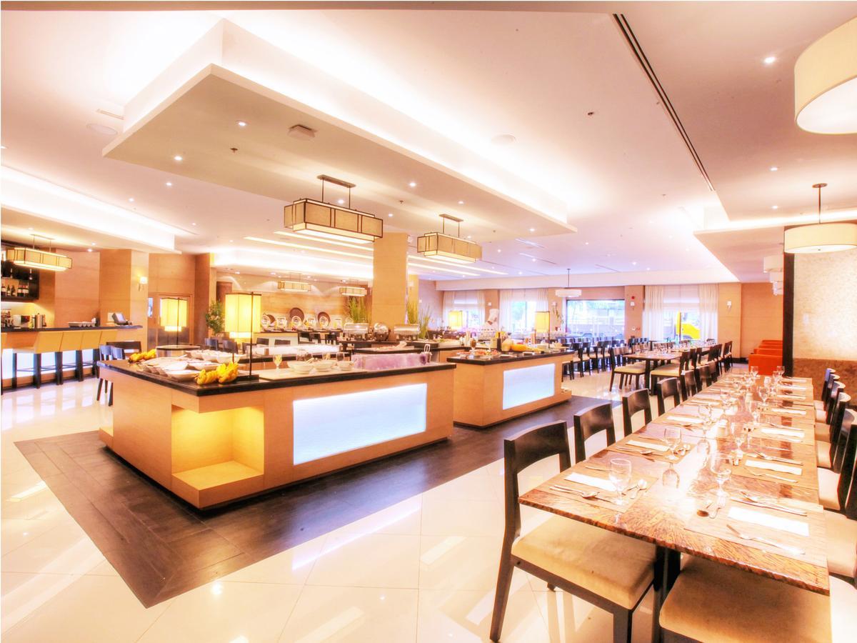 Quest Serviced Residences Cebu Esterno foto